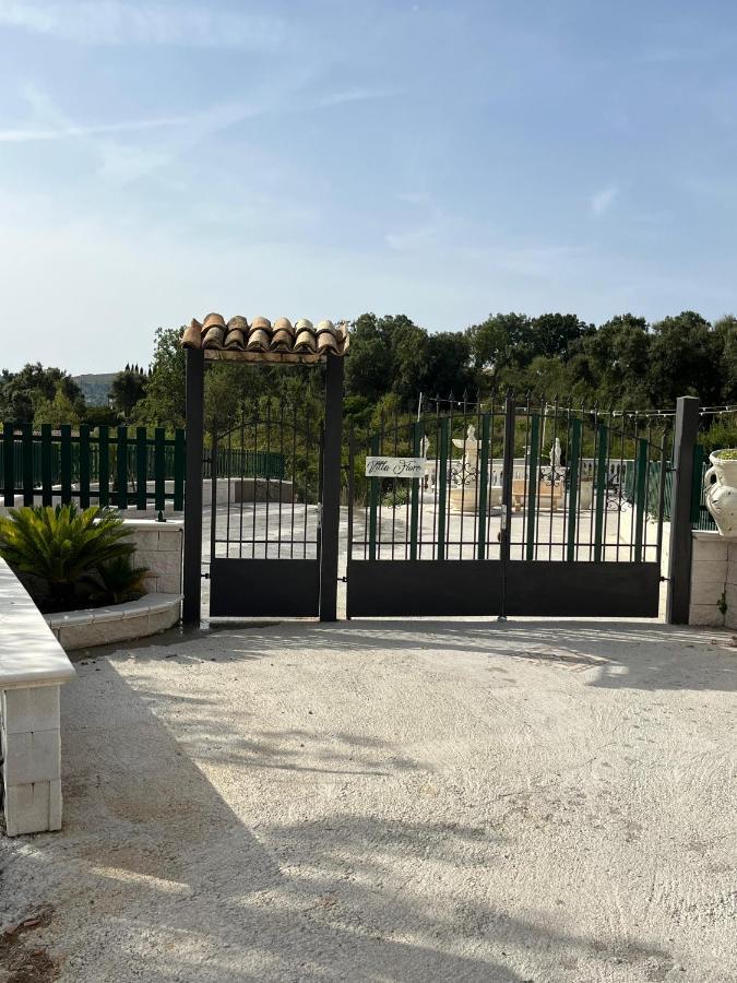 Villa Fiore - Piscina E Idromassaggio イトリ エクステリア 写真